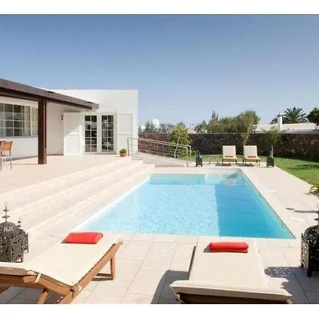 Casa Janubio Dos - Elegant 3 Bedroom - Wifi And Air Conditioning - Perfect For Families * Puerto del Carmen (Lanzarote)